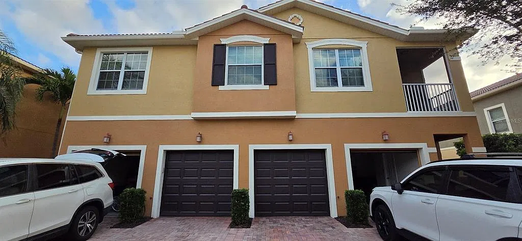 3 bed, 2.0 bath, 1146 sqft, $2,090 — Photo 3