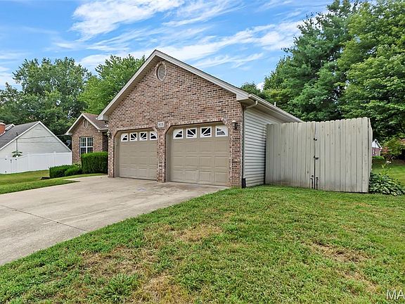 3rd image of 815 Pecan Ln