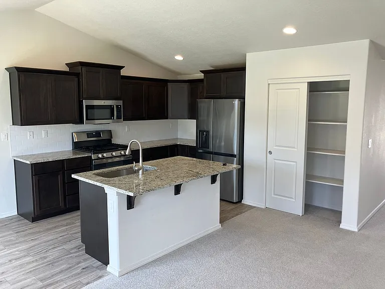 513 SE Fowler St — Photo 4