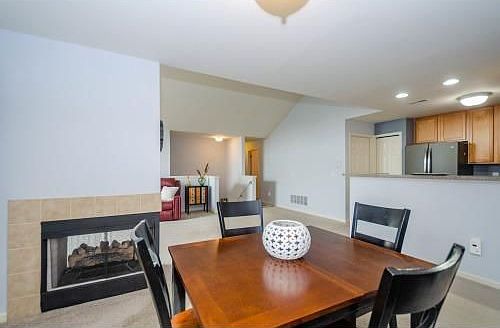 2nd image of 3164 Primrose Ln