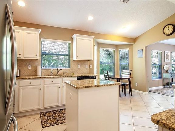 3rd image of 16946 Nikki Ln