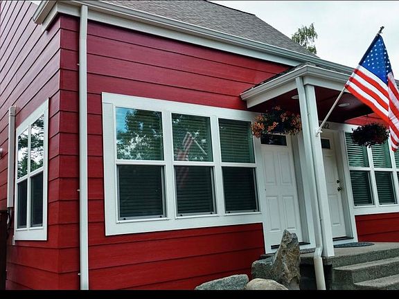 2nd image of 2322 Capitol Way S