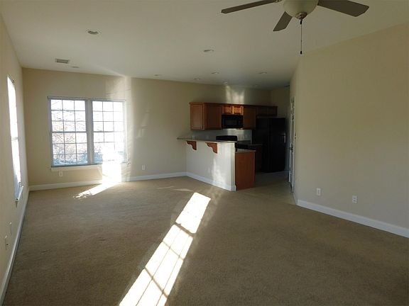 3rd image of 634 Wyndhurst Dr APT D