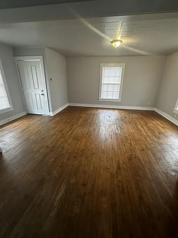 3 bed, 1250 sqft, $1,000 — Photo 2