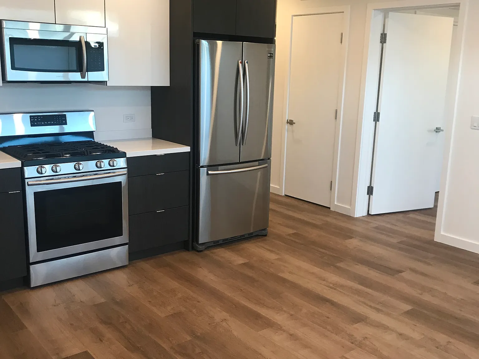 2 bed, 980 sqft, $7,995 — Photo 2