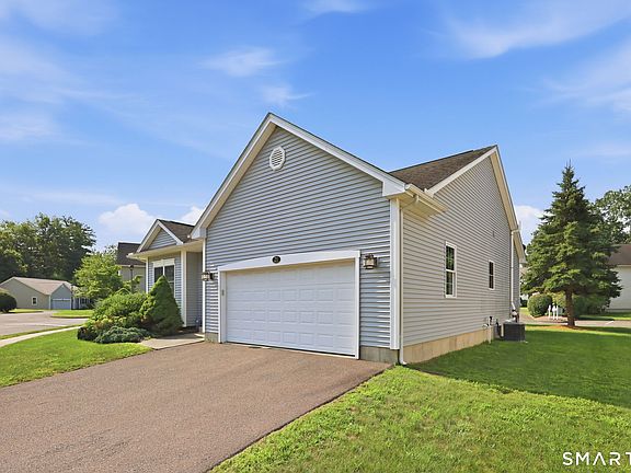 2nd image of 21 Merrigan Lane #21