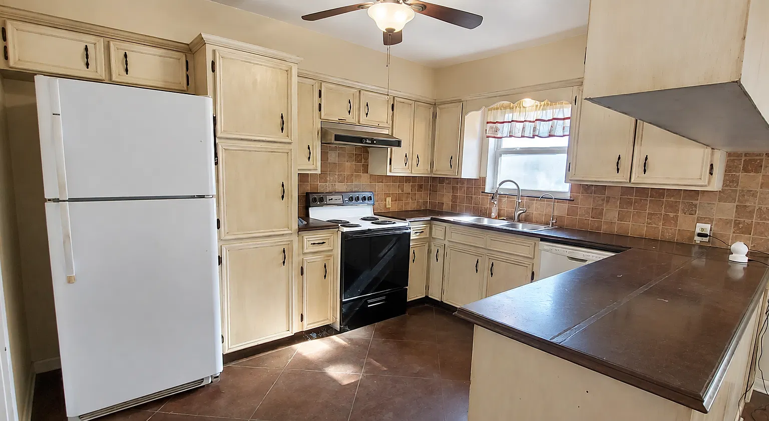 3 bed, 1649 sqft, $1,700 — Photo 3