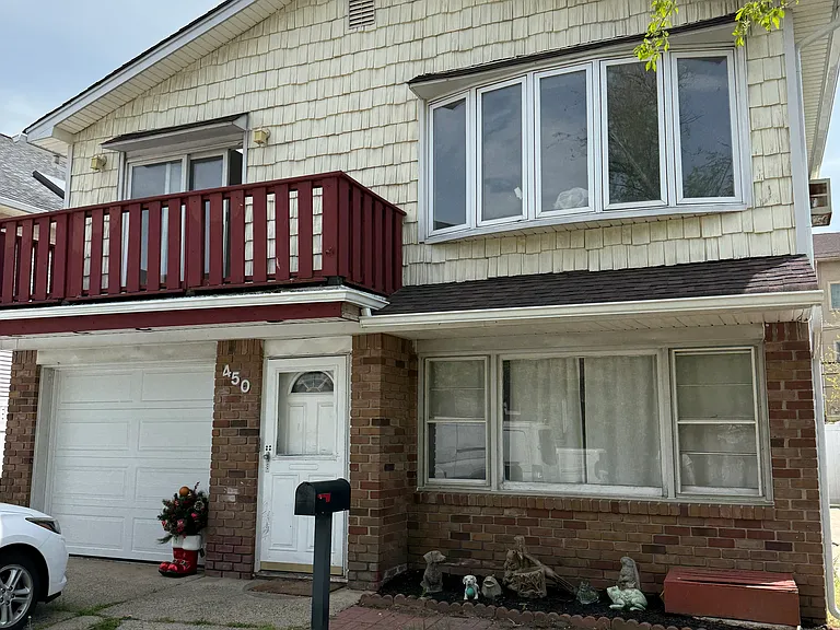 450 E Penn St #1 — Photo 1