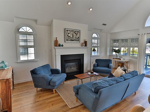 4th image of 1427 Haven Ave #2