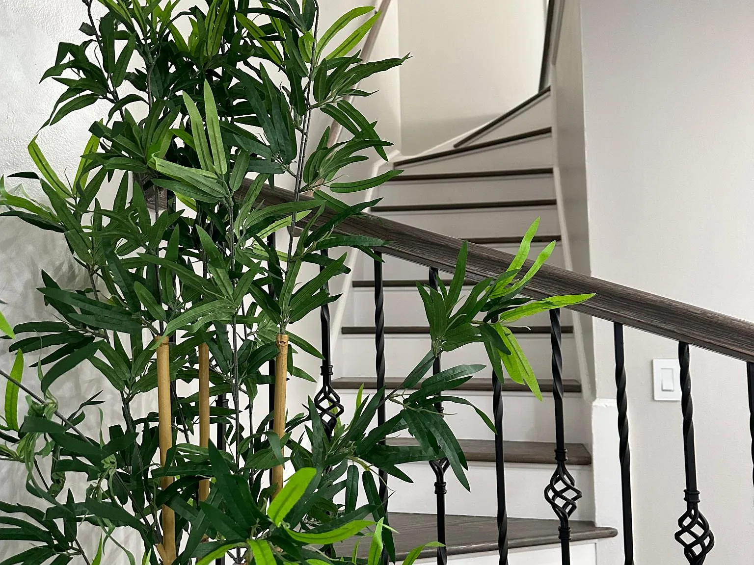 354 Skokie Ct — Photo 1
