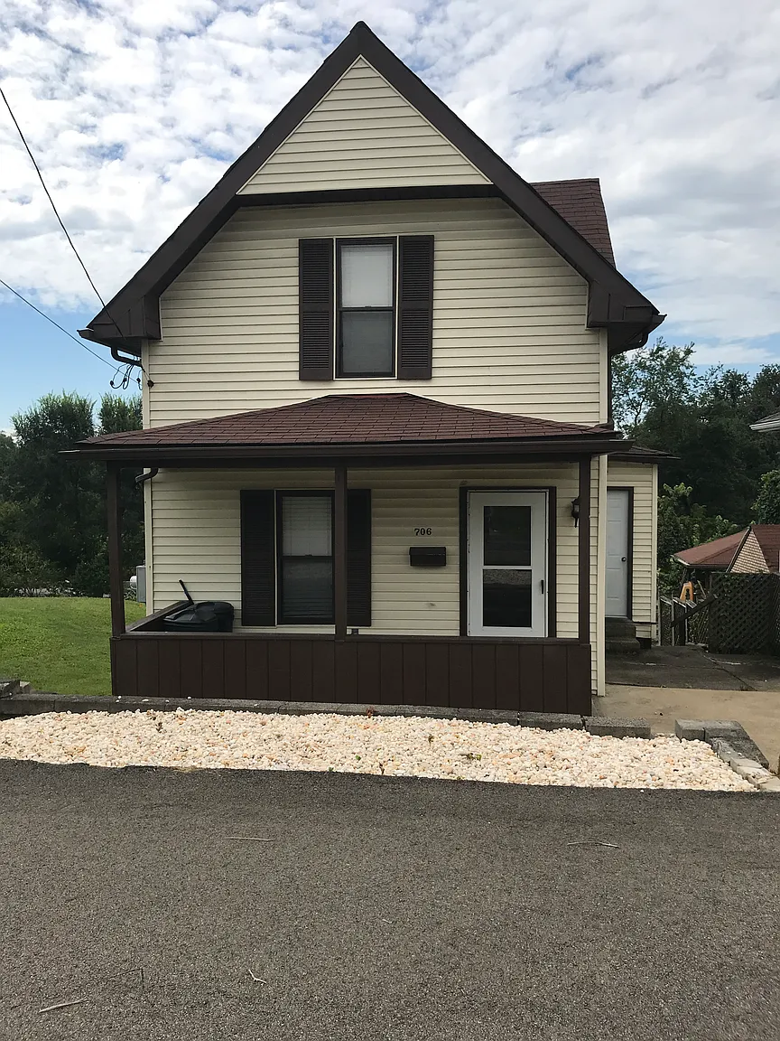 706 Gray St photo 1