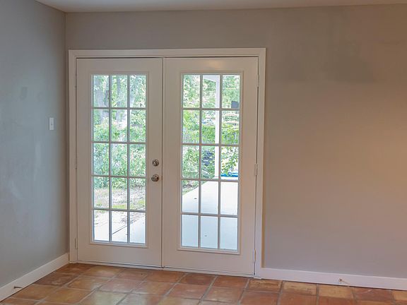 5th image of 3015 Bluefield St