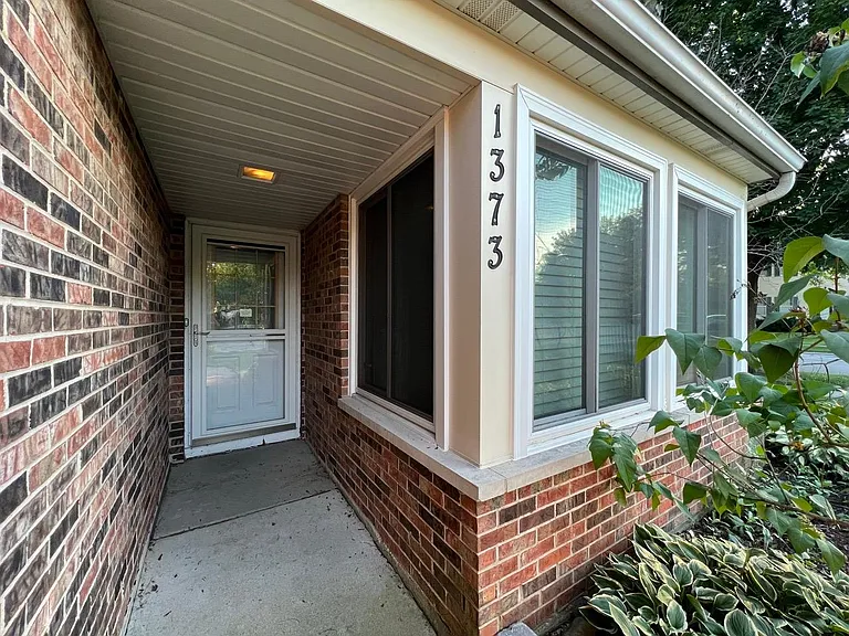 1373 River Oak Dr — Photo 1