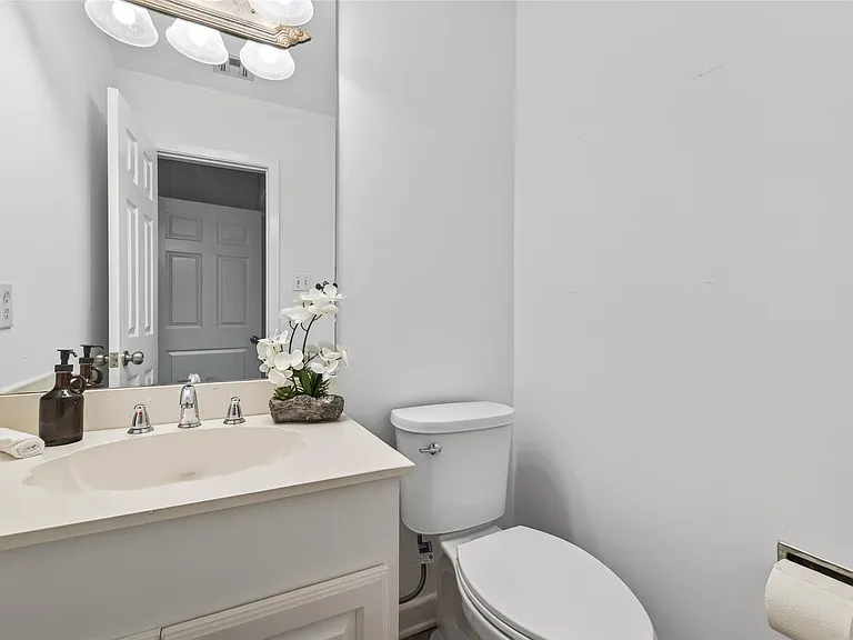 5643 Piping Rock Ln — Photo 31