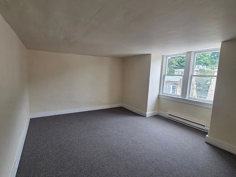 721 W Market St — Photo 8