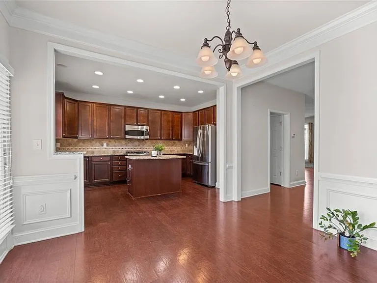 1034 E Paces Ln NE — Photo 12