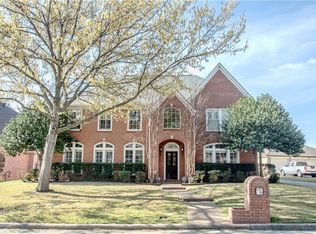 905 Riviera Dr, Mansfield, TX 76063