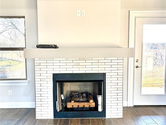 4th image of 704 W Shane Ct