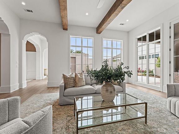 5th image of 643 Adelia Ln