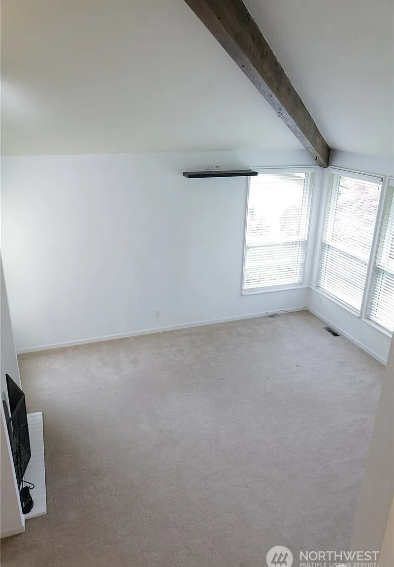 4 bed, 2.5 bath, 2454 sqft, $4,500 — Photo 2