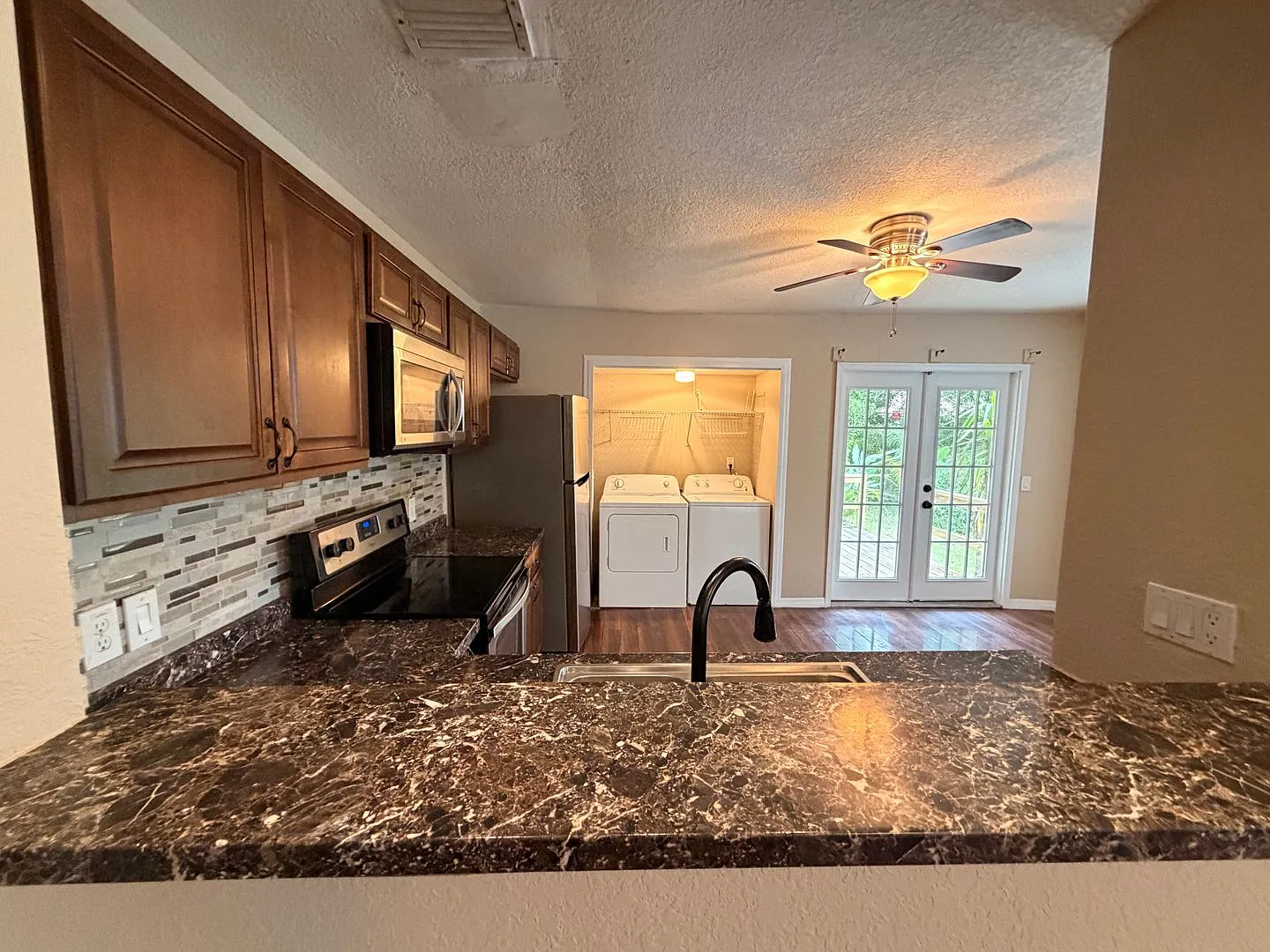 Newly Renovated 2/1 Westside Murray Hill! — Photo 3