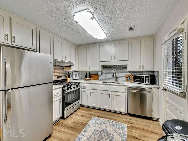 210 Booth Rd SW #B — Photo 8