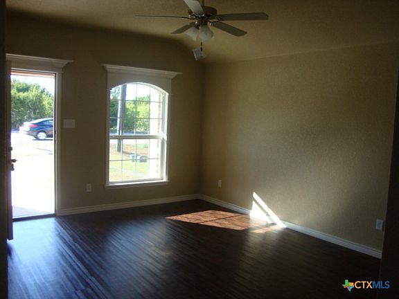 3rd image of 454 Summers Rd