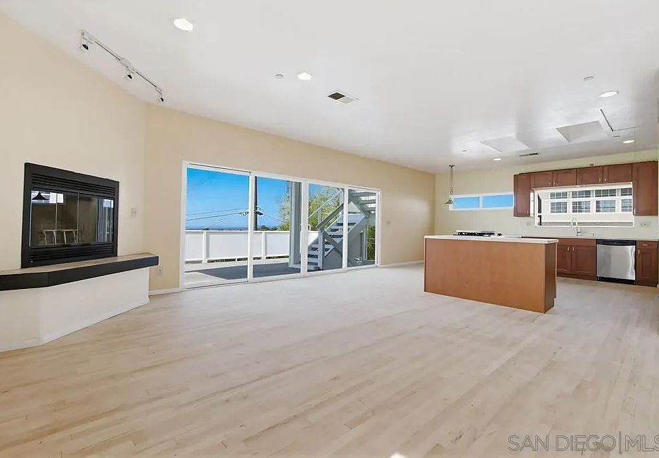 1st image of 131 Scenic Dr