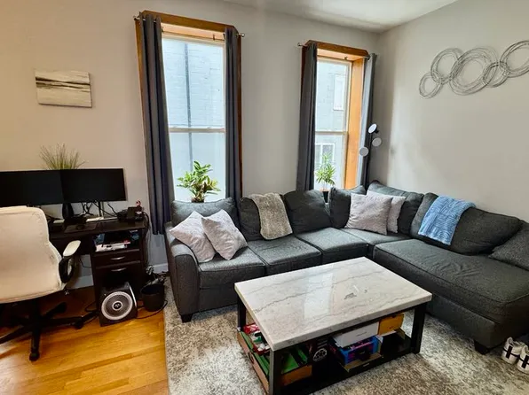 1368 W Evergreen Ave, Chicago, IL