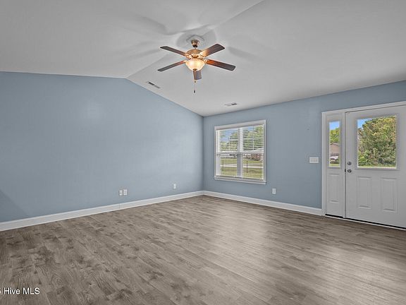4th image of 9508 Blake Circle NE