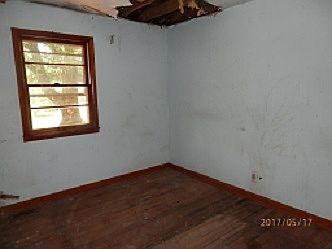 2nd image of 103 E Cherry St