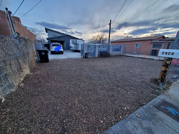 2424 Dora Ave NW, Albuquerque, NM 87104