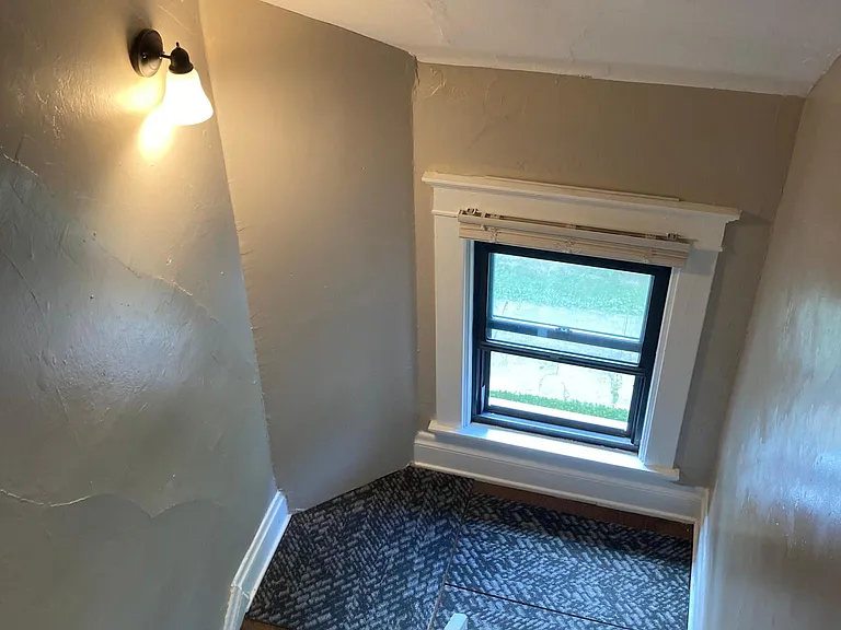 hallway leading to the apt