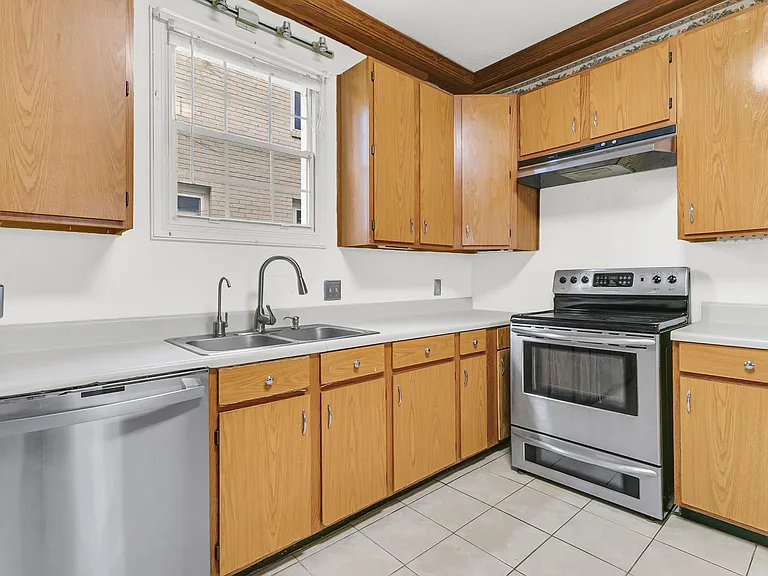 1195 King St — Photo 11