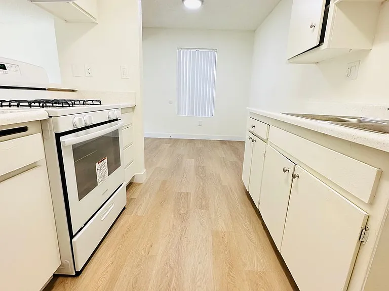 Bever Place — Photo 13