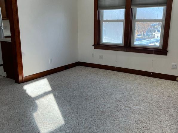 Jenkins, 108 1/2 W Poplar St #2, Bloomfield, IA 52537