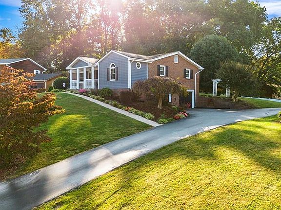 2nd image of 646 Heritage Dr