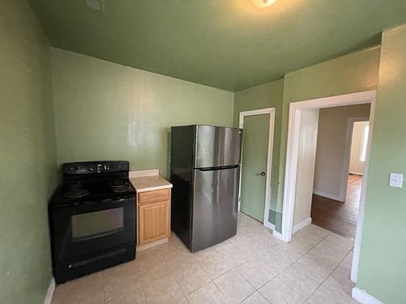 2nd image of 2713 Oak Ave #1