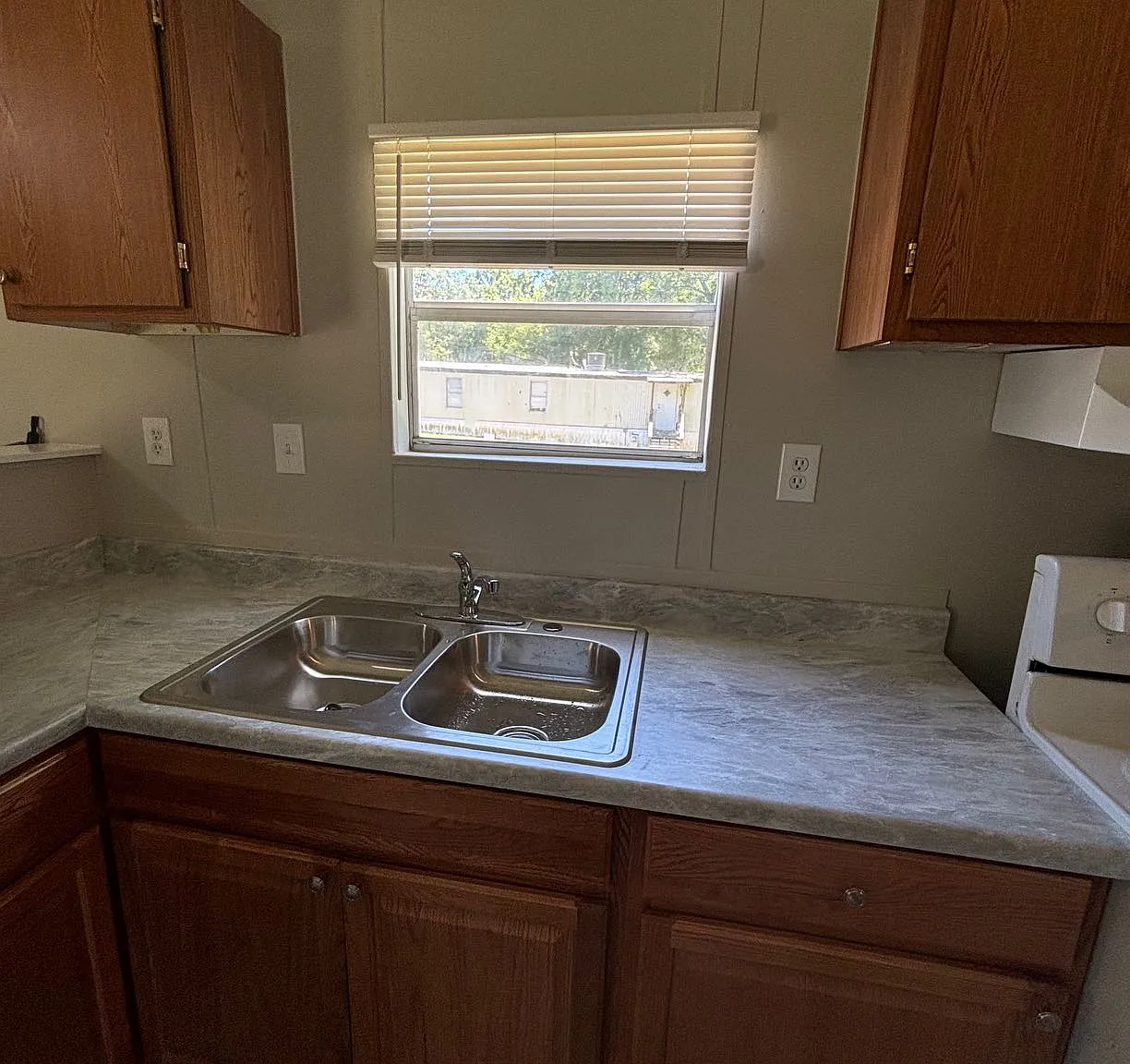 3 bed, $995 — Photo 3