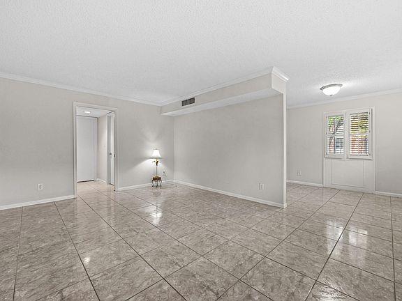 4th image of 6423 Bayou Glen Rd