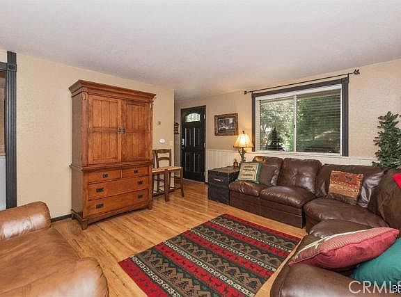 5th image of 859 N Arrowhead Ave