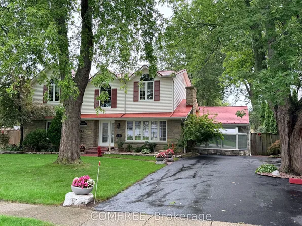 162 Grace Rd, Tecumseh, ON N8N 2G7