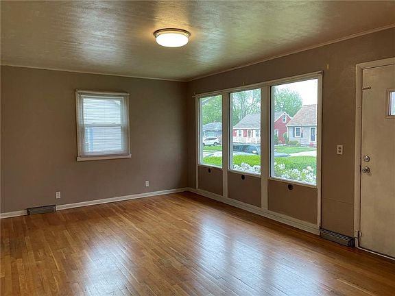 3rd image of 3518 Oakwood St