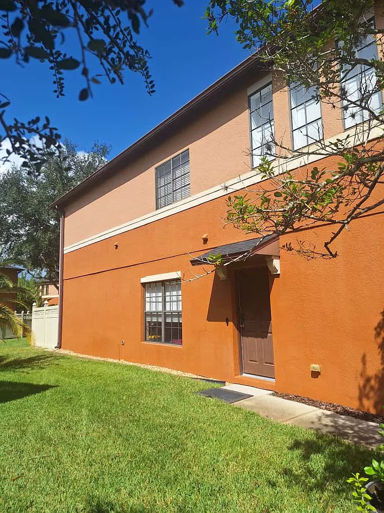 3 bed, 2.5 bath, 1832 sqft, $2,200 — Photo 2