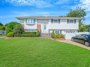 3 Headline Rd, Deer Park, NY 11729