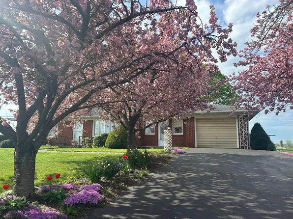 824 Kauffman Rd W, Greencastle, PA 17225