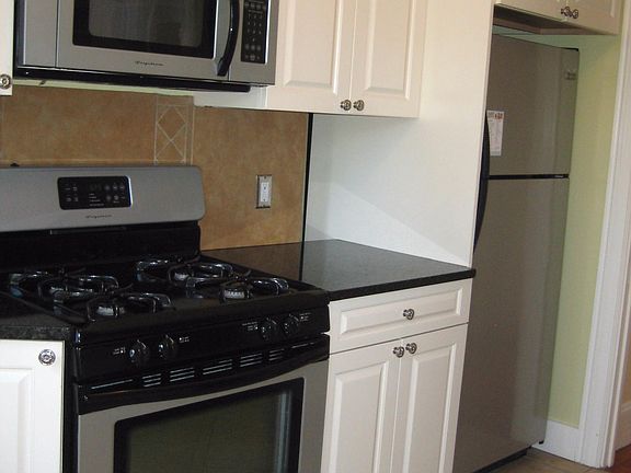 5th image of 84 University Ave Floor 1