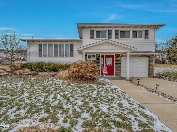 102 Roberts Dr, Dickson Cty, PA 18447