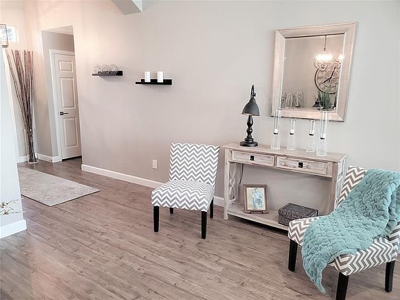 4th image of 2818 Oak Hill Dr