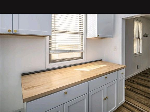 5th image of 455 Stanley Ave APT 1